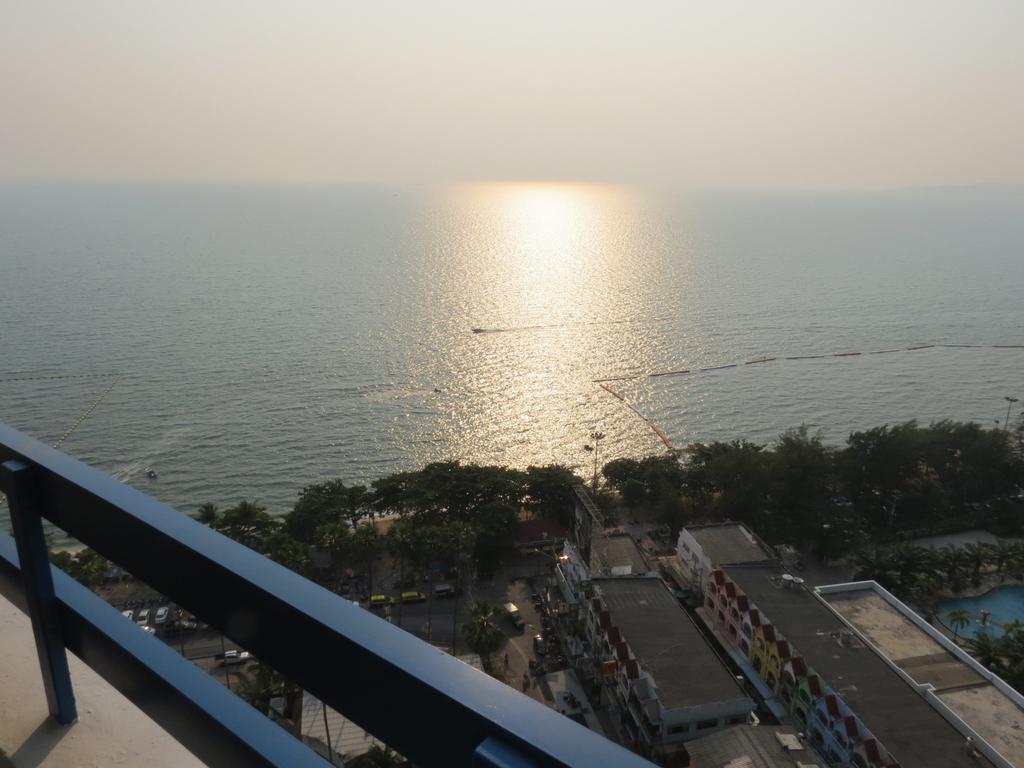 Jomtien Plaza Suite Apartments Chambre photo